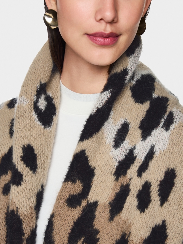 Cardigan léopard tricoté en Allemagne