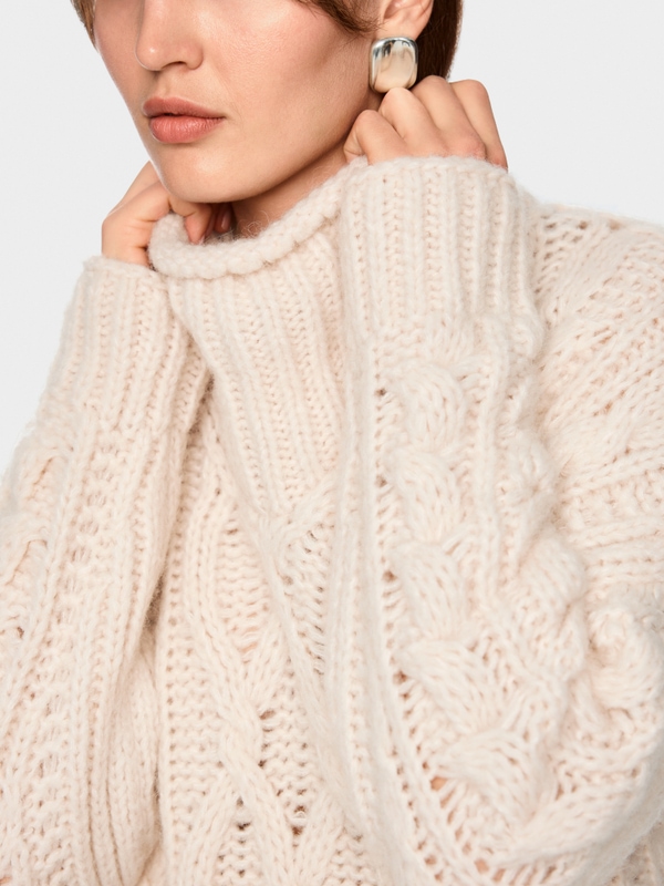 Tricoté en Allemagne Pull à motif torsadé