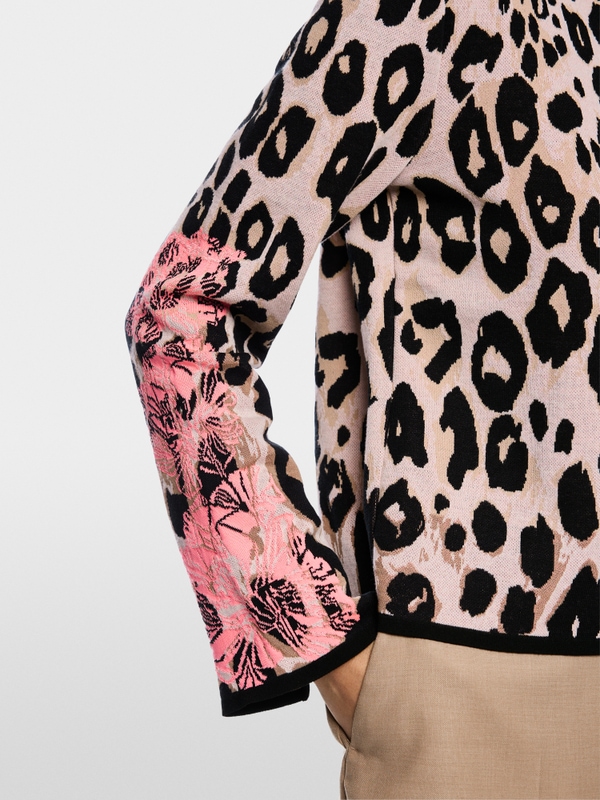 Bloementrui met luipaardprint Knitted in Germany
