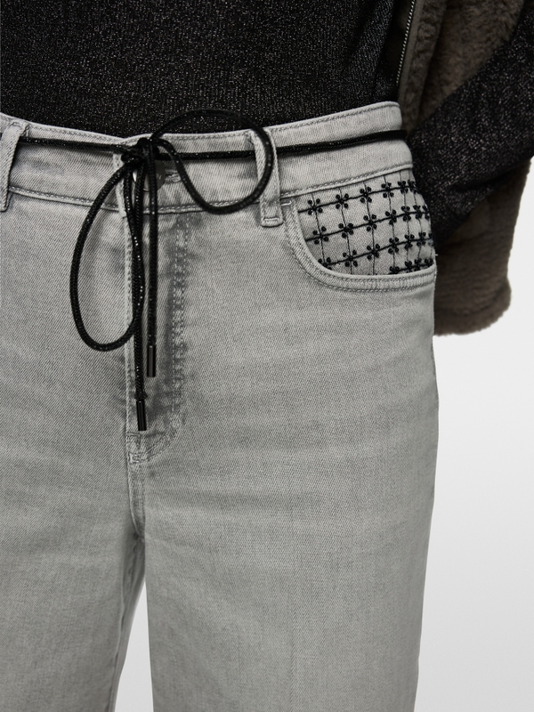 Jeans WARRI coupe large avec broderie