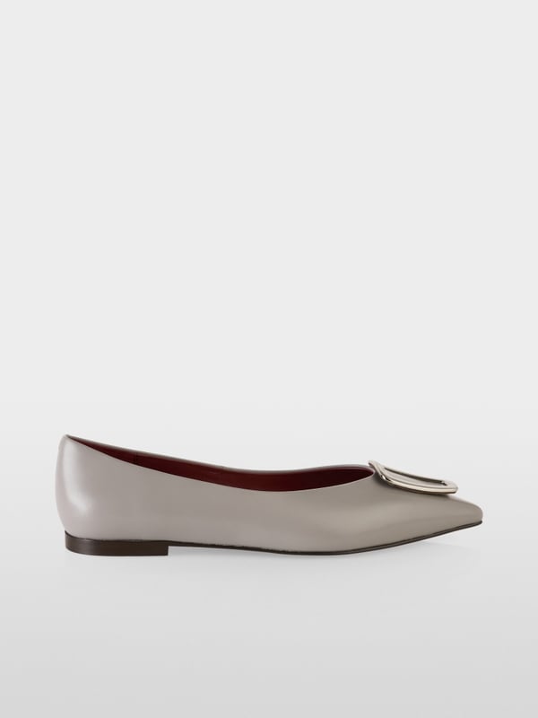 Pointed ballerinas with metal detail