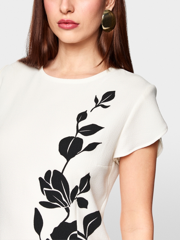 Elegant dress with floral print