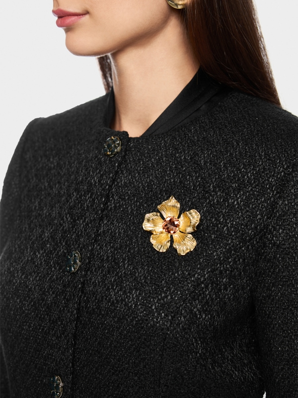 Goudkleurige bloemenbroche