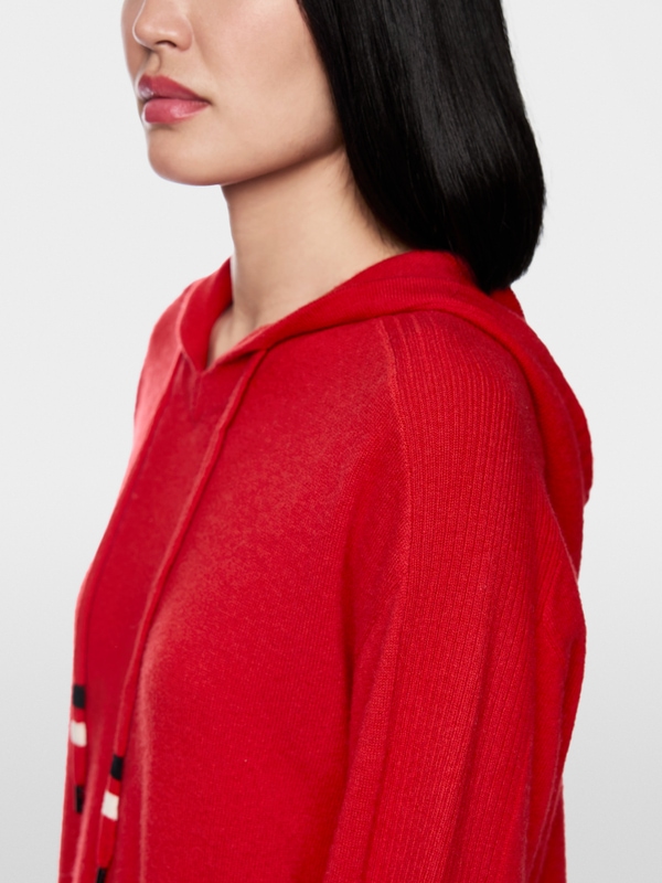 Robe en maille fine avec capuche