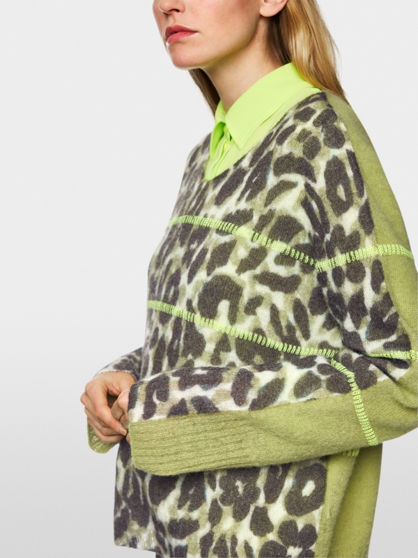 Pull fin à motif léopard tricoté en Allemagne