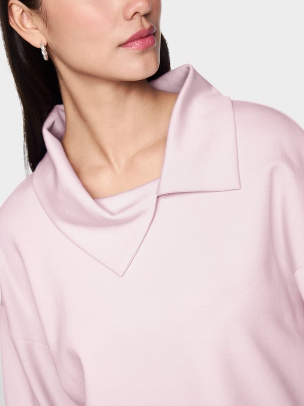 Sweatshirt with asymmetrical collar