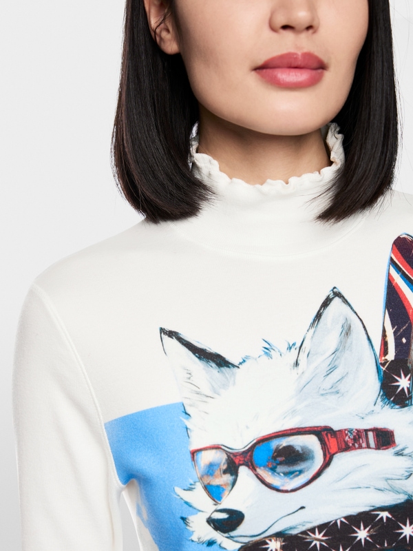 Long-sleeved shirt with turtleneck