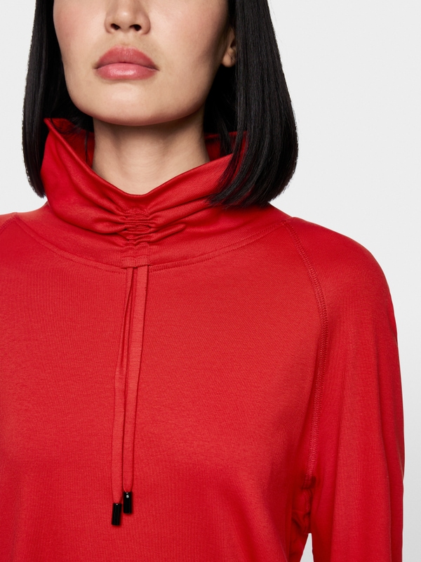 Long-sleeved turtleneck with drawstring