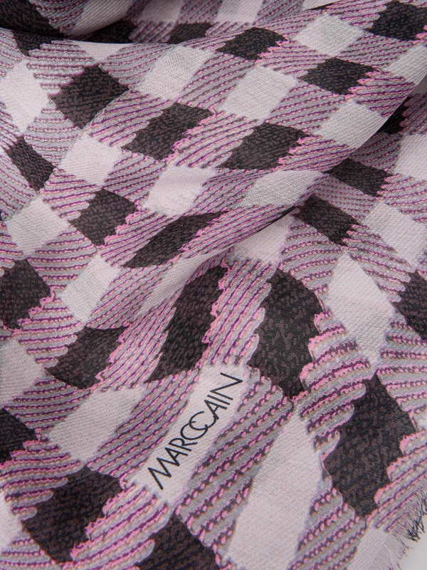 Scarf with checked pattern