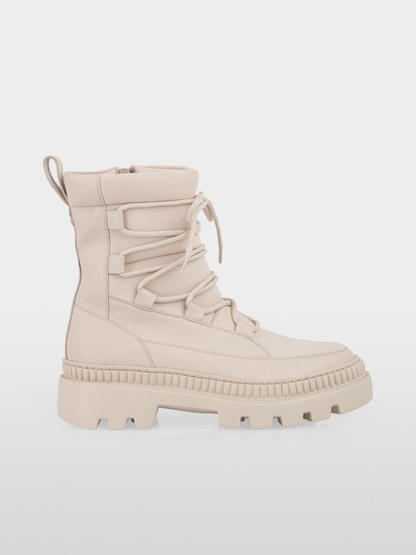 Stiefelette mit robuster Profilsohle