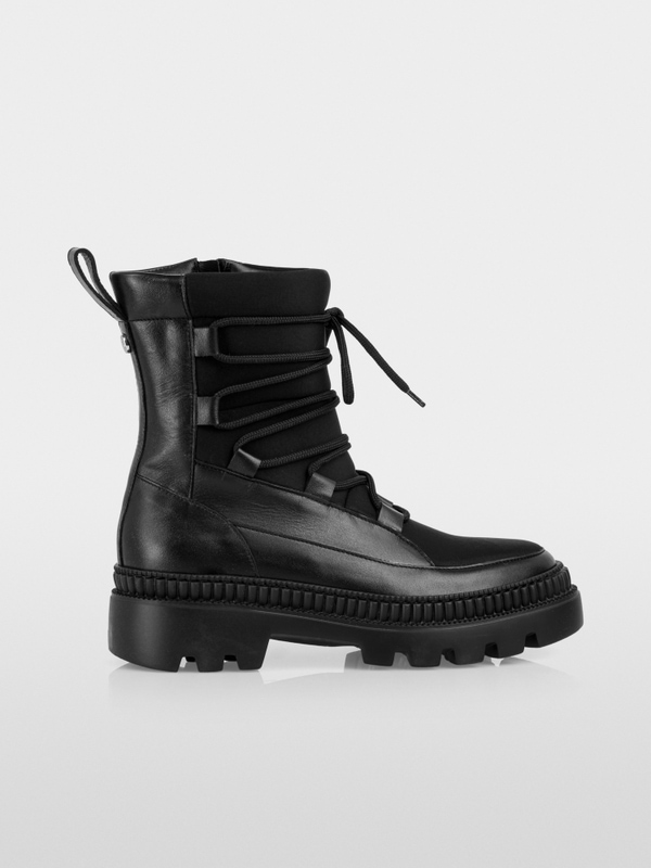 Stiefelette mit robuster Profilsohle