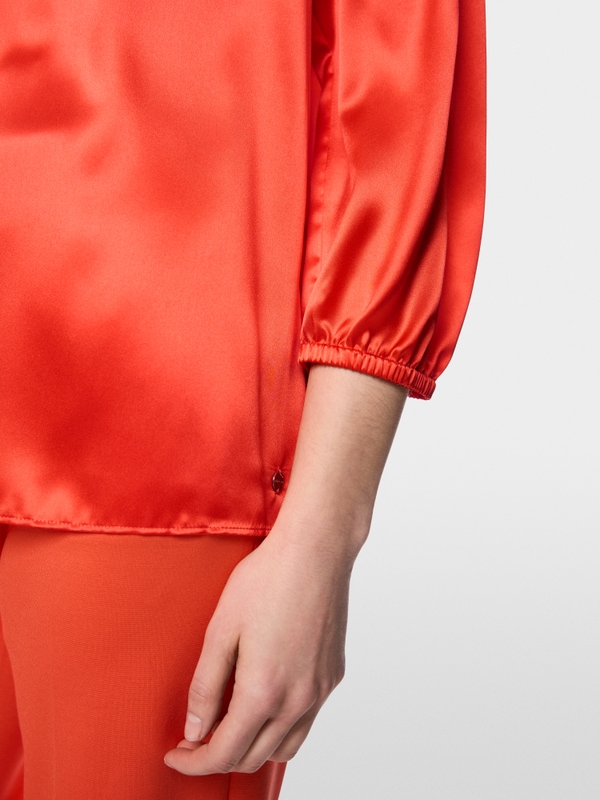 Feminine blouse in pure silk