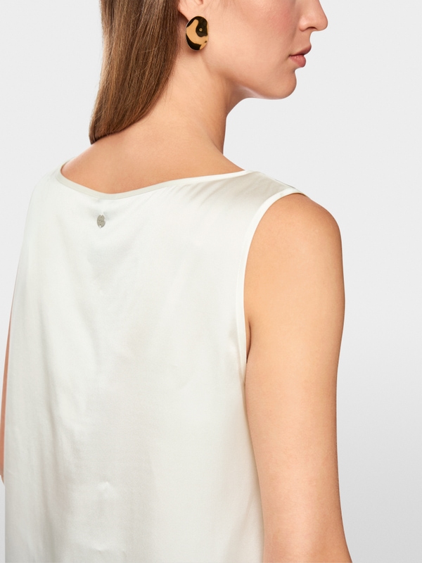 Zijden top met ronde hals