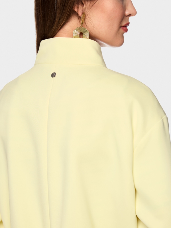 Jacket with small stand-up collar