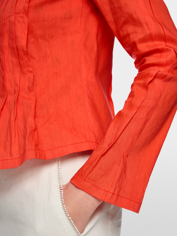 Feminine jacket with pintuck details