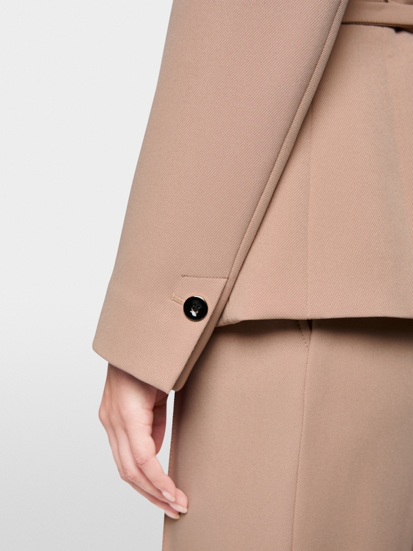 Elegant blazer with waist belt