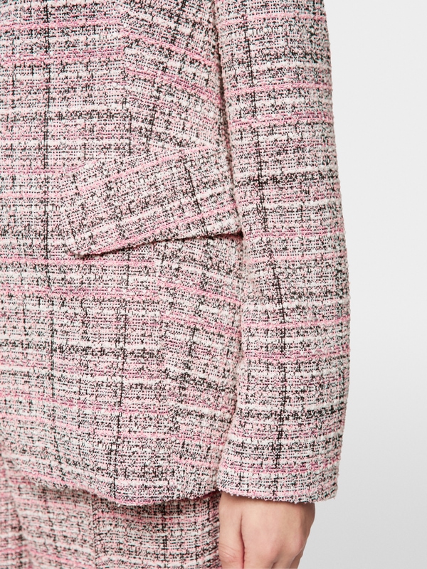 Fitted collarless blazer