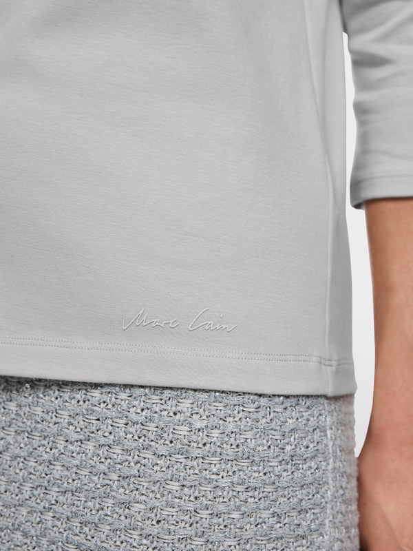 T-shirt with boat neck