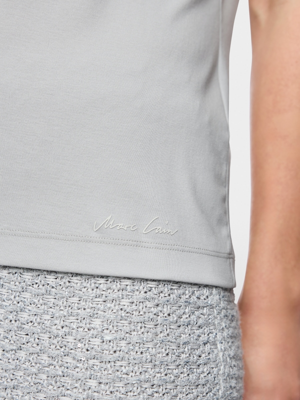 T-shirt with boat neck