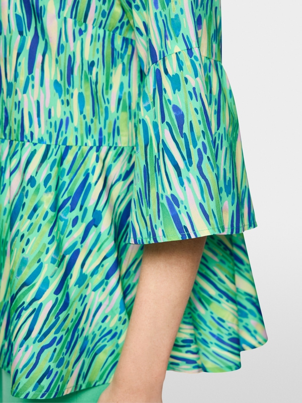 Feminine blouse with confetti print