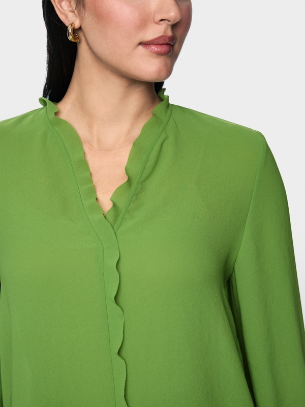 Feminine blouse with ruffle