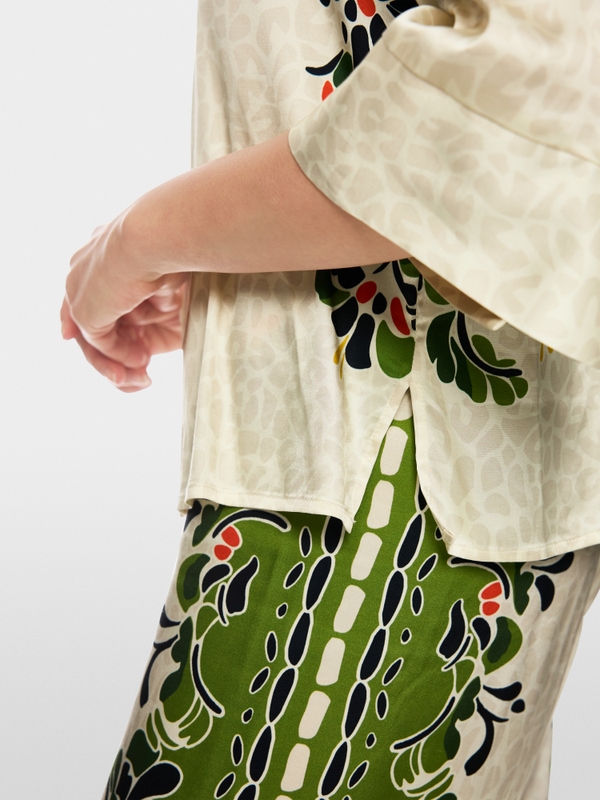 Blouse with leopard hibiscus print