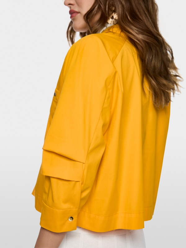 Casual cropped blouse