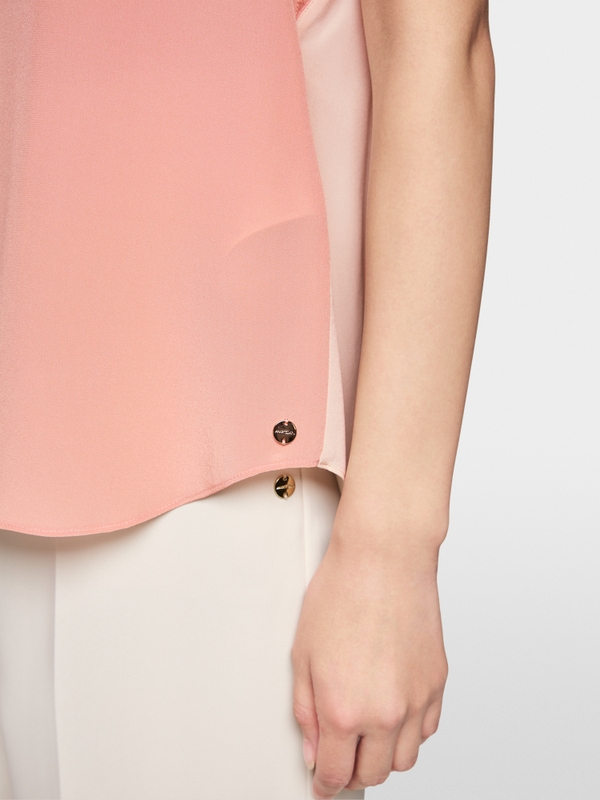 Top en soie avec dentelle et color block