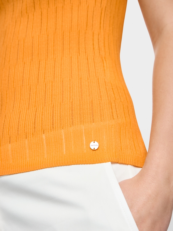 Sleeveless fine knit top