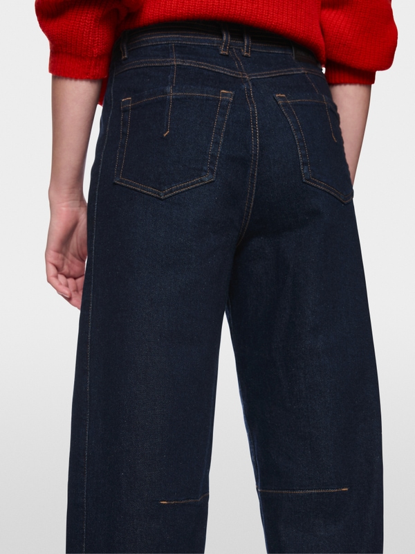 Jean modèle RUMA avec coutures contrastées