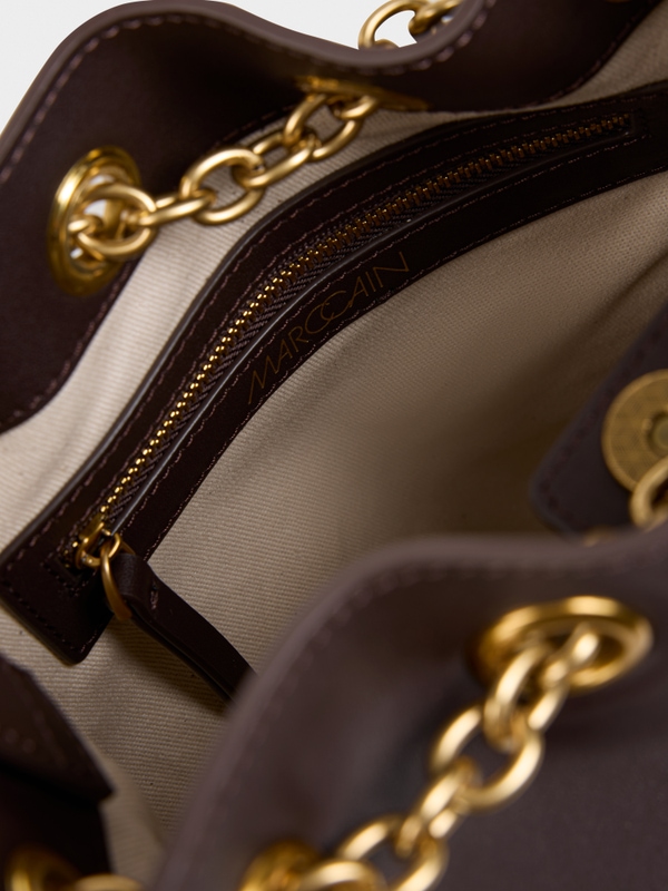 Beuteltasche mit Nieten und Fransen