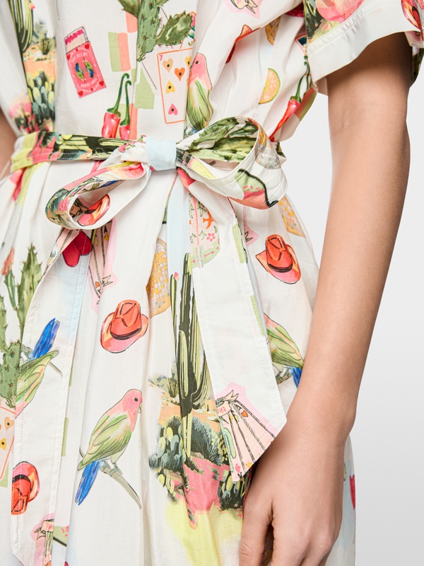 Short-sleeved blouse dress with belt