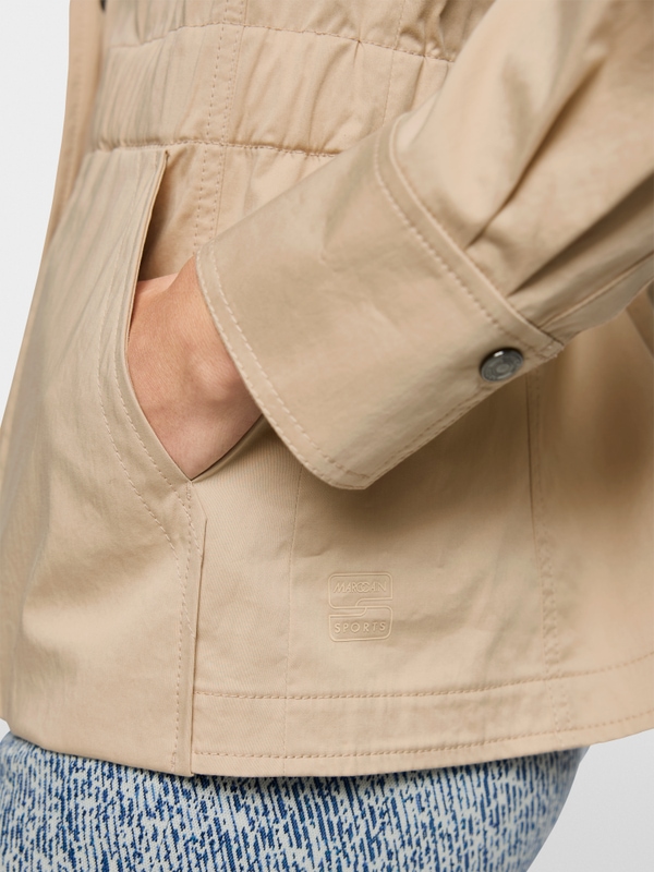 Lightweight blazer with elastic waist