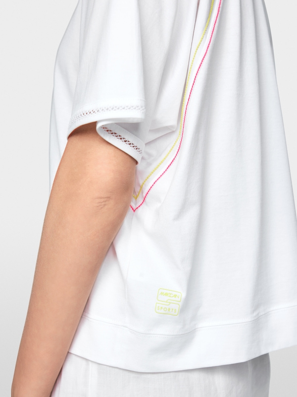 Casual T-shirt with raglan sleeves