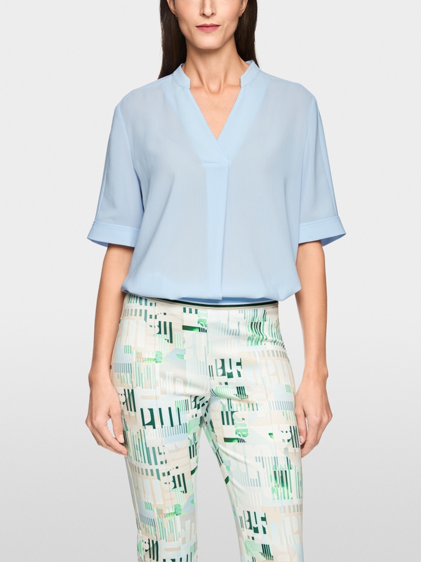 Short-sleeved blouse