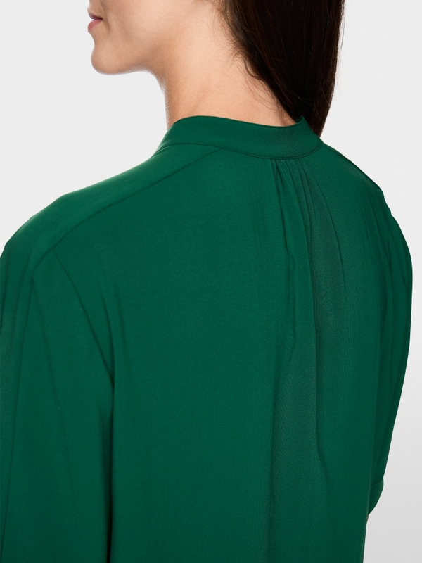 Short-sleeved blouse