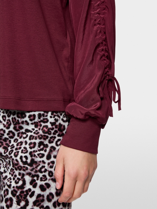 Blouse shirt with gathering