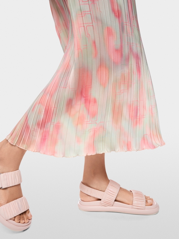 Patterned pleated skirt