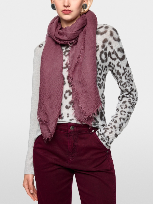 Scarf with crinkle effect