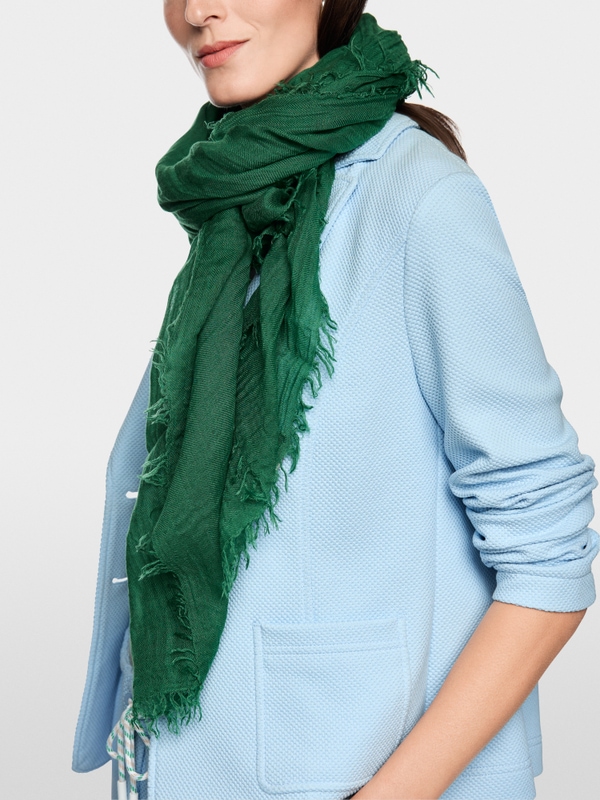 Scarf with crinkle effect