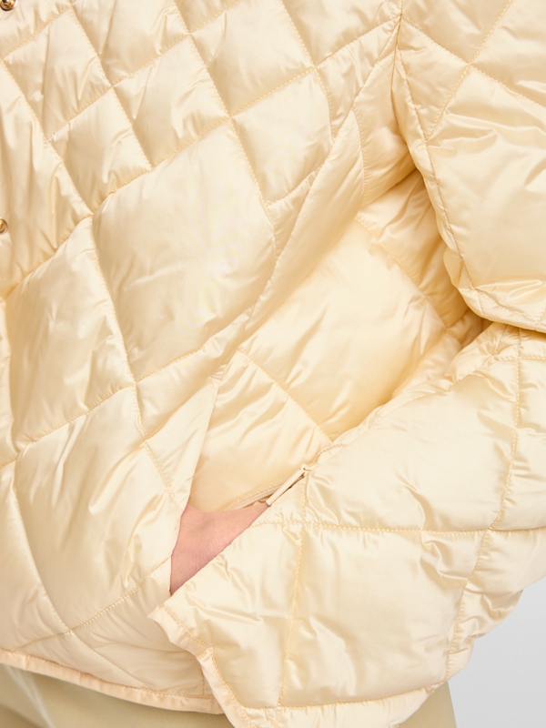 Quilted jacket with decorative buttons