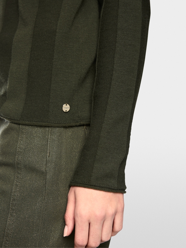 Slim-fit jumper with stand-up collar