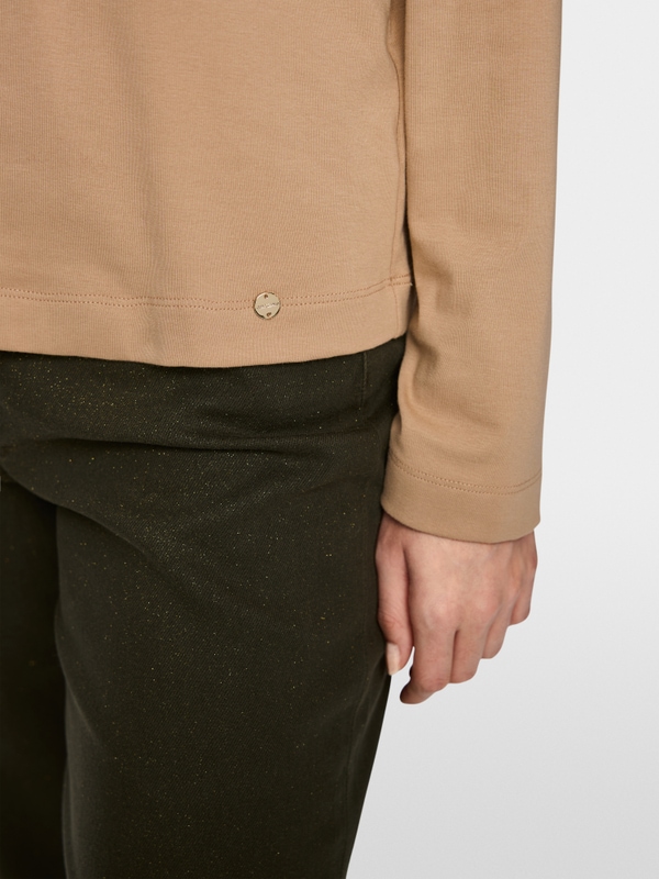 Shirt with knitted collar