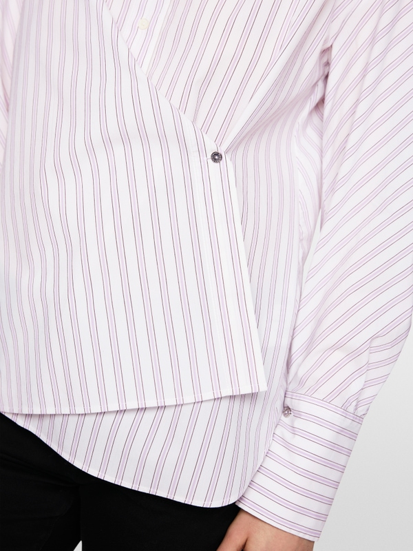 Wrap blouse in a modern layered look