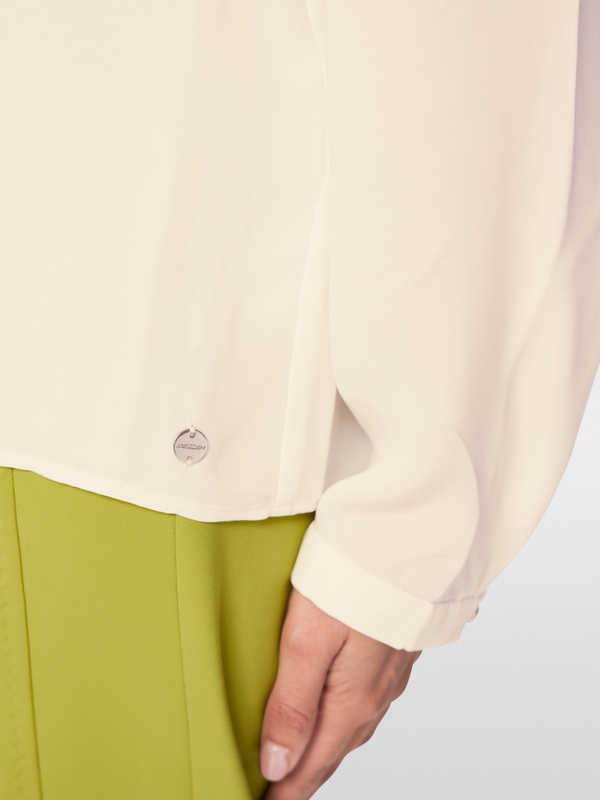 Blouse with flounces