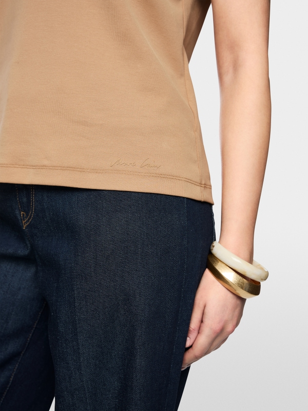 Polo shirt with contrasting details
