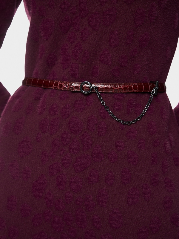 Narrow leather belt with chain detail