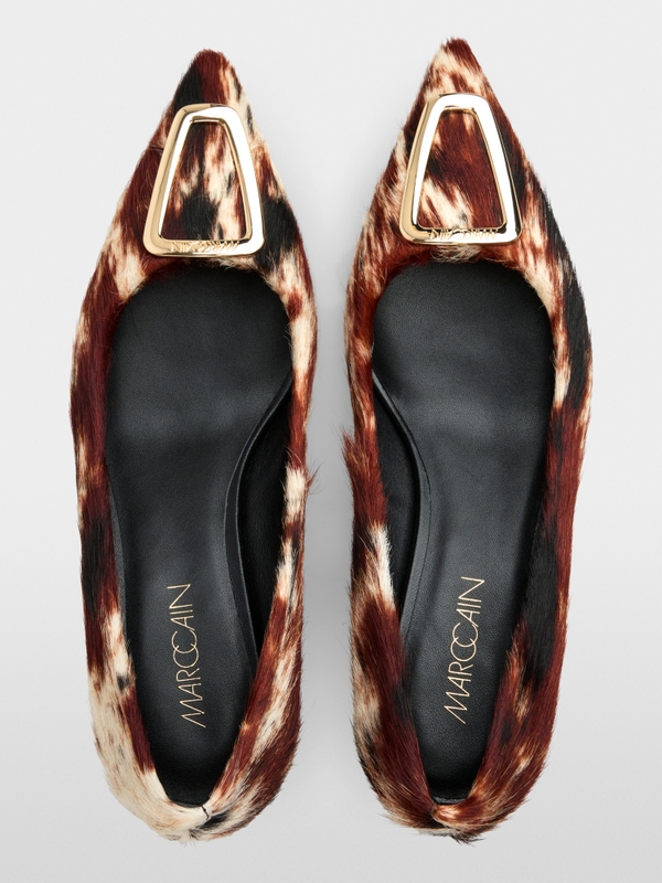 Extravagant pumps