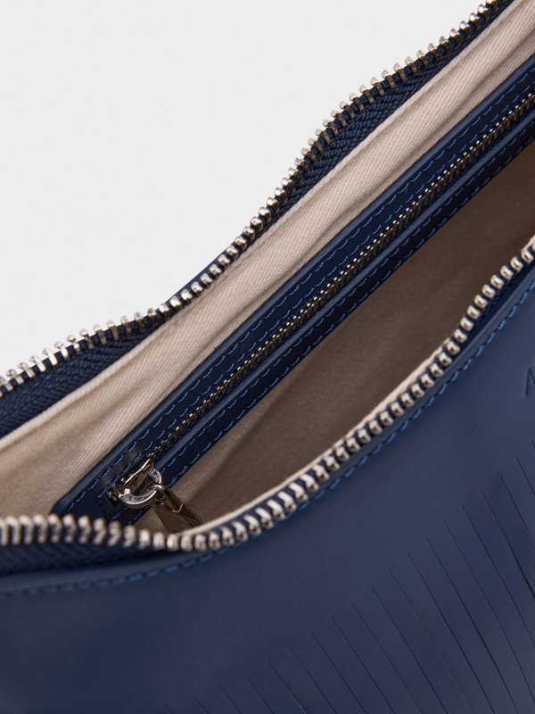 Shoulder bag with fringes