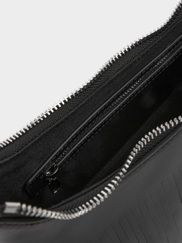 Shoulder bag with fringes